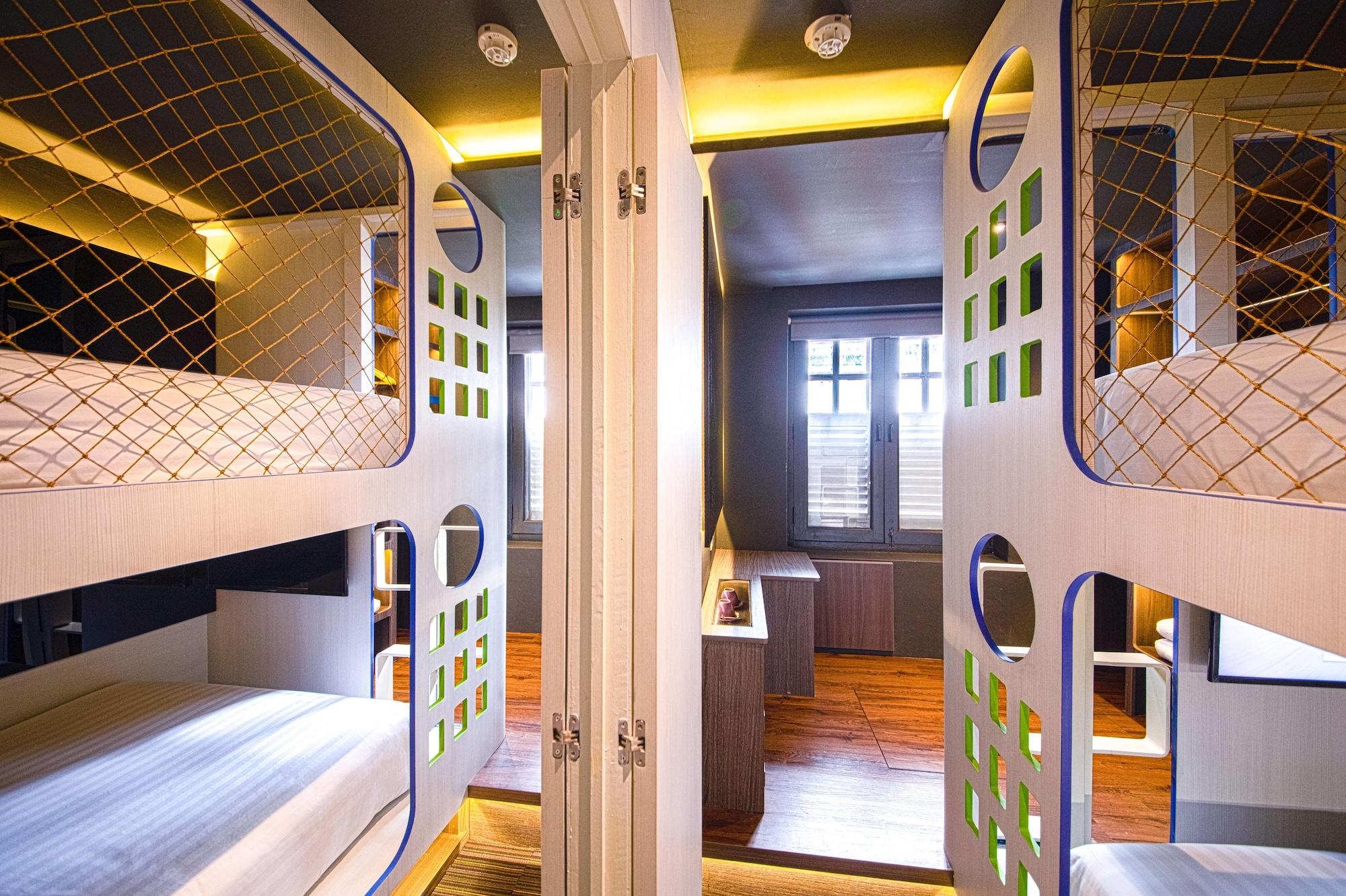 Cube Family Boutique Capsule Hotel At Chinatown Singapore Exterior photo