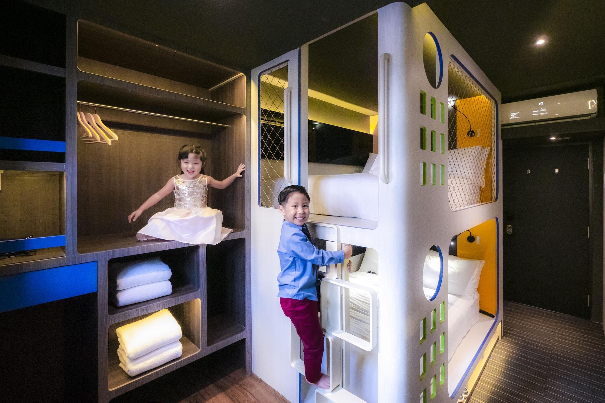 Cube Family Boutique Capsule Hotel At Chinatown Singapore Exterior photo