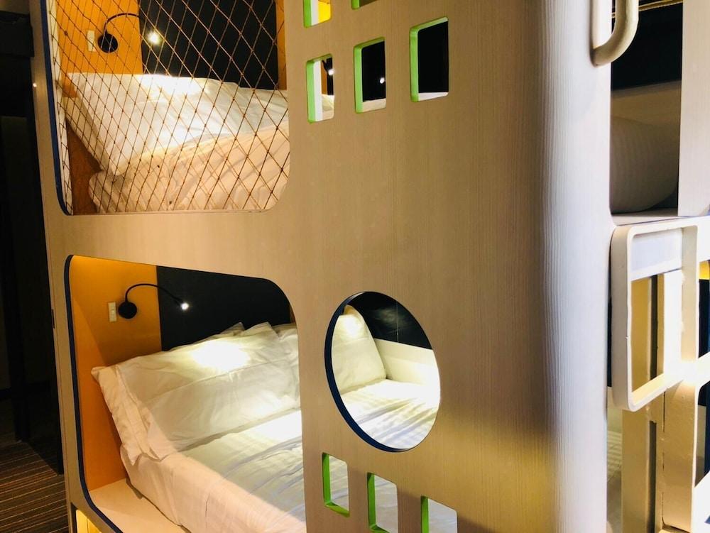 Cube Family Boutique Capsule Hotel At Chinatown Singapore Exterior photo